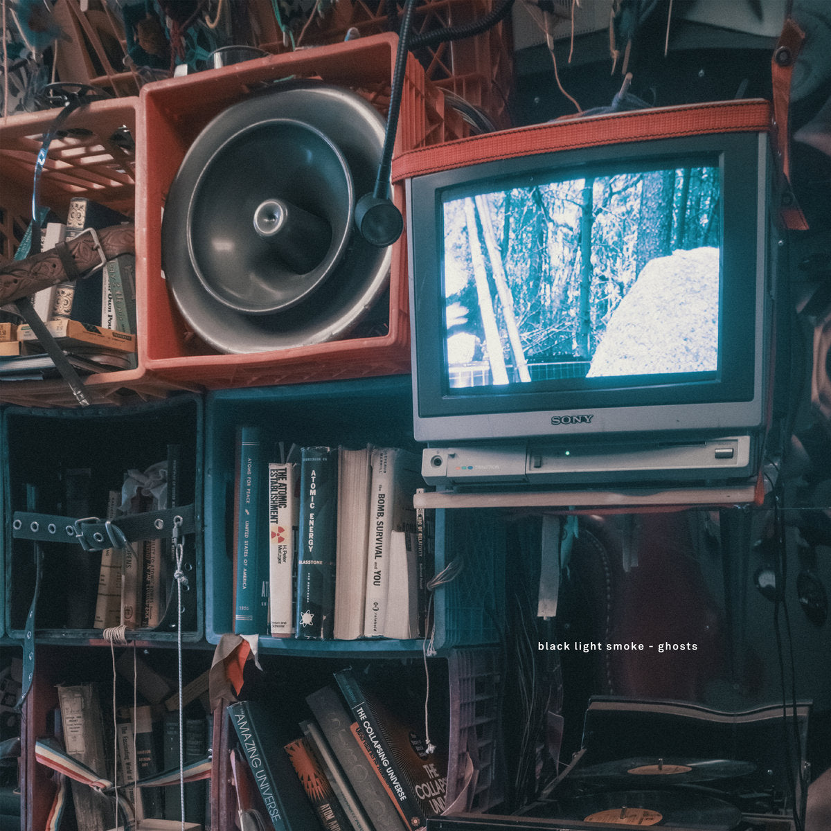 Black Light Smoke – Ghosts